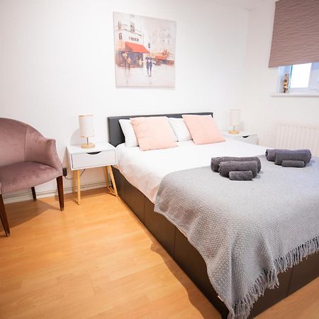 Bright And Spacious One Bedroom Apparment, Free Parking 런던 외부 사진