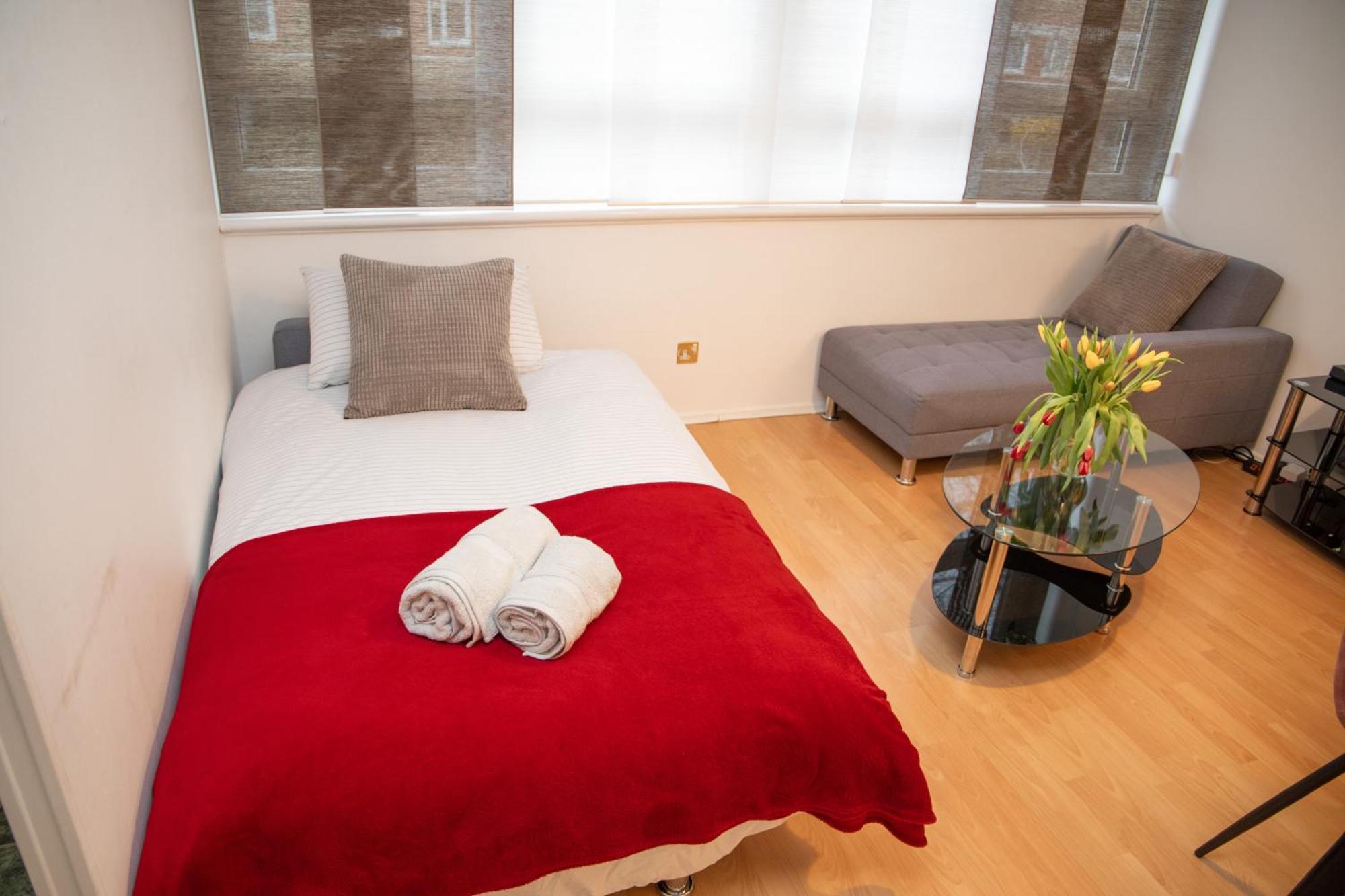 Bright And Spacious One Bedroom Apparment, Free Parking 런던 외부 사진
